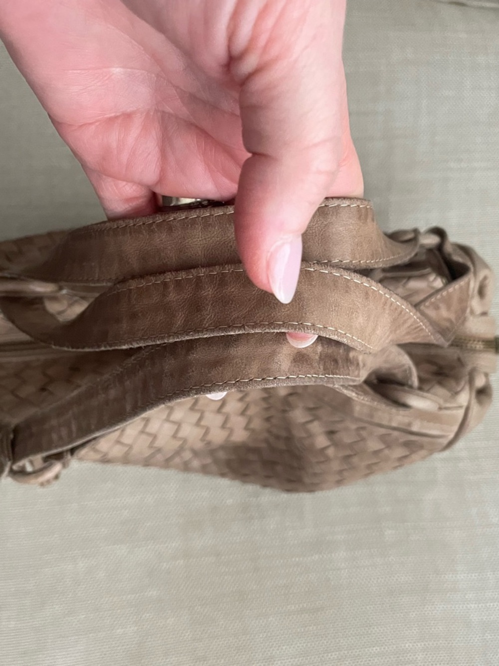 Bottega Veneta Intrecciato Leather Shoulder Bag in Taupe - Picture 2 of 16